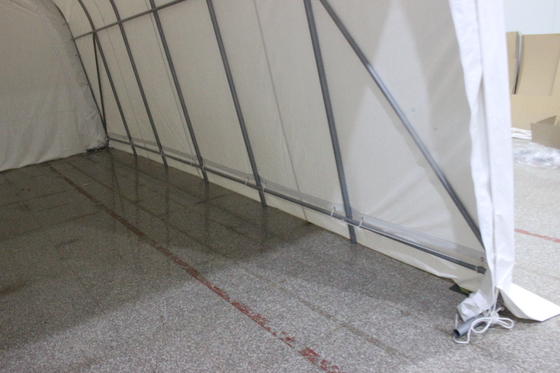 引換可能なサイドウォール ドア 400*730*330cm 庭やキャンプ用の重用カーポート